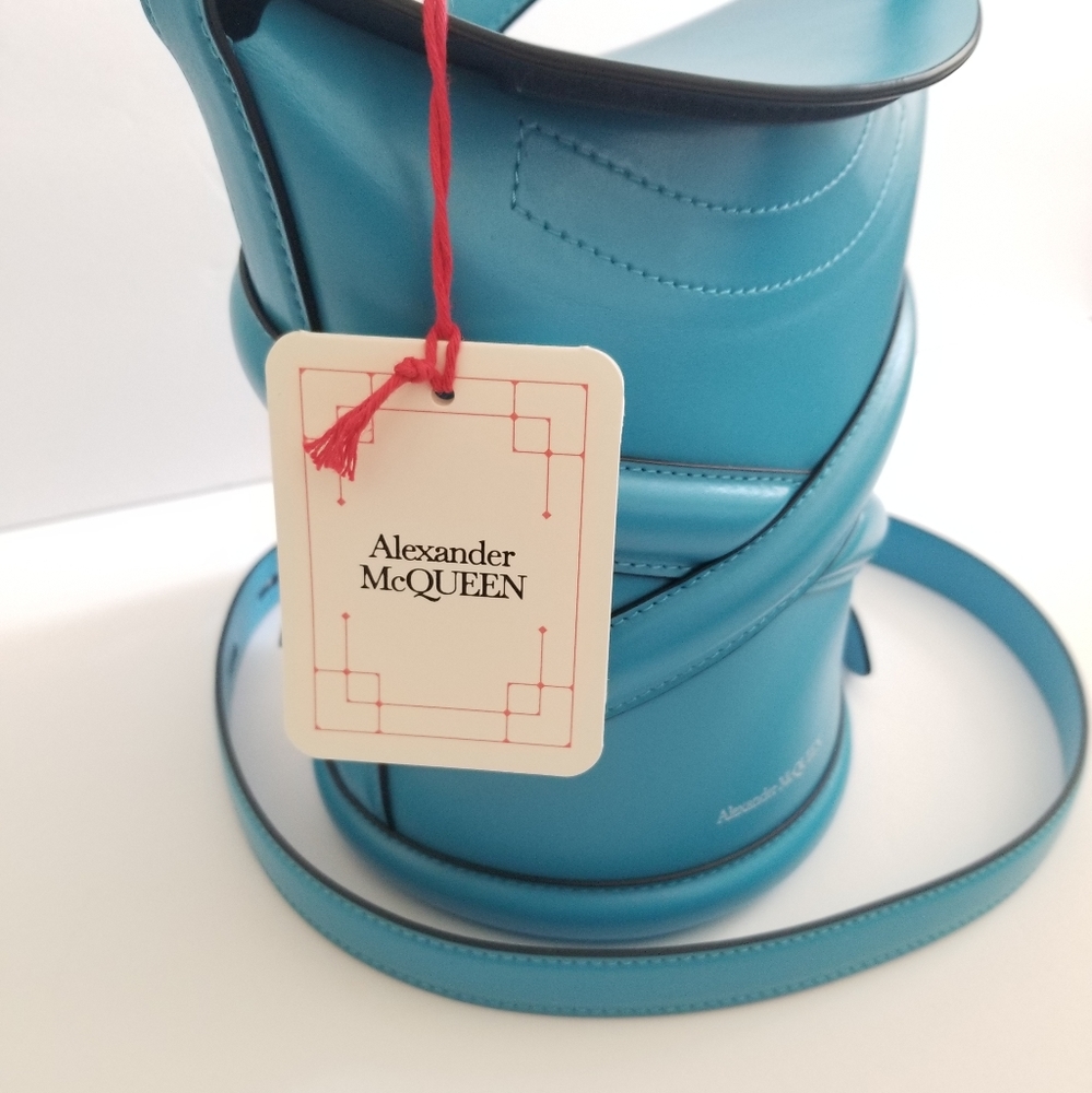 Alexander McQueen The Curve Medium Leather Bucket Bag Azure - Picture 3 of 8